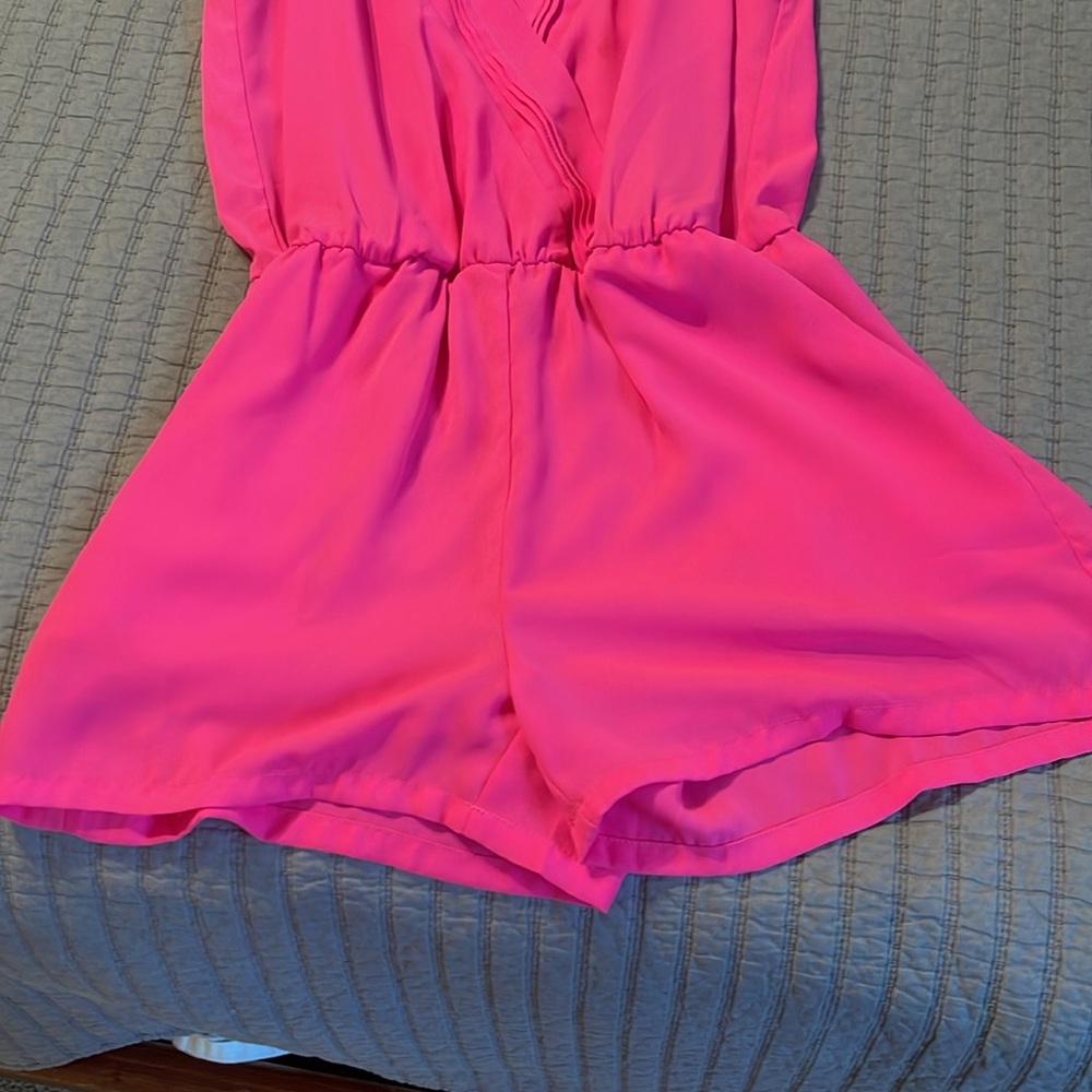 Pink super flattering romper - Picture 5 of 5